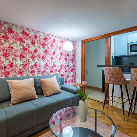 Rose Garden Apartment บูดาเปสต์ ภายนอก รูปภาพ